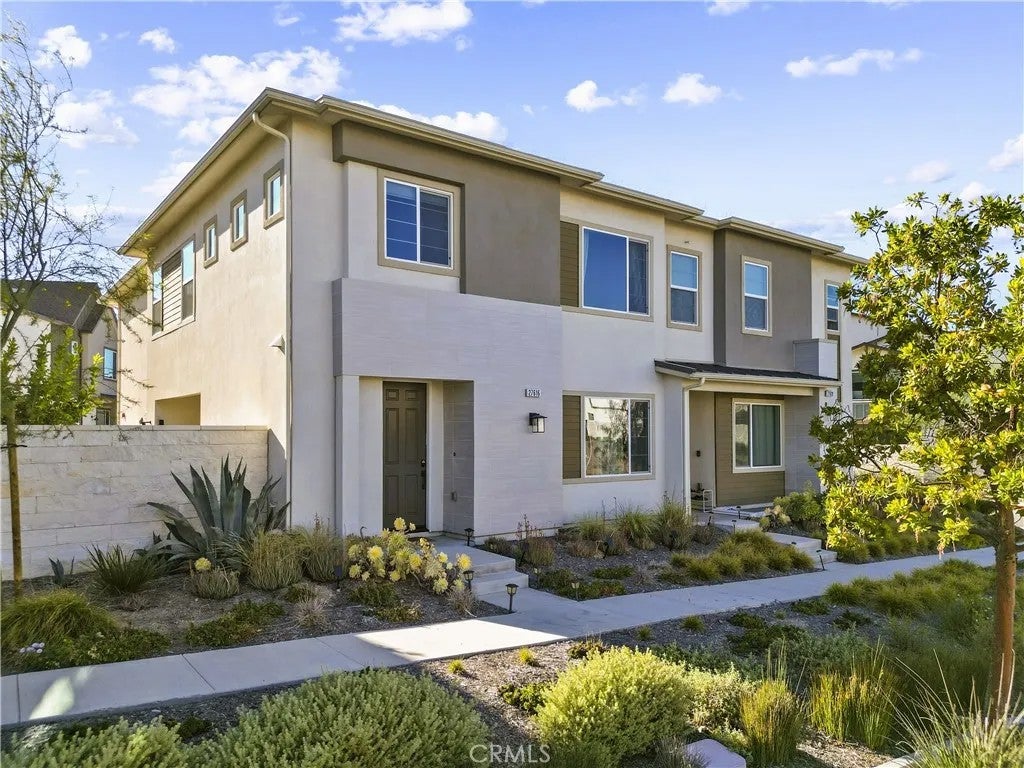 27616 Symphony Place — photo