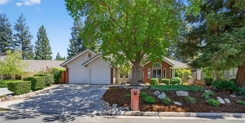 10130 N Heather Drive — photo