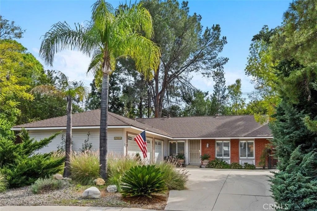 8401 Natalie Lane — photo