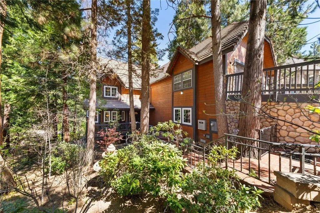 447 Bay View Drive — photo