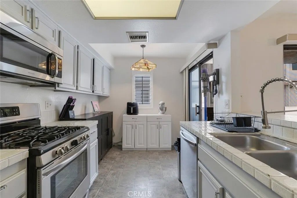10231 Independence C17 — photo