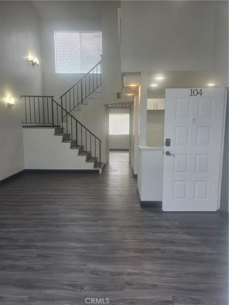 11150 Glenoaks 104 — photo
