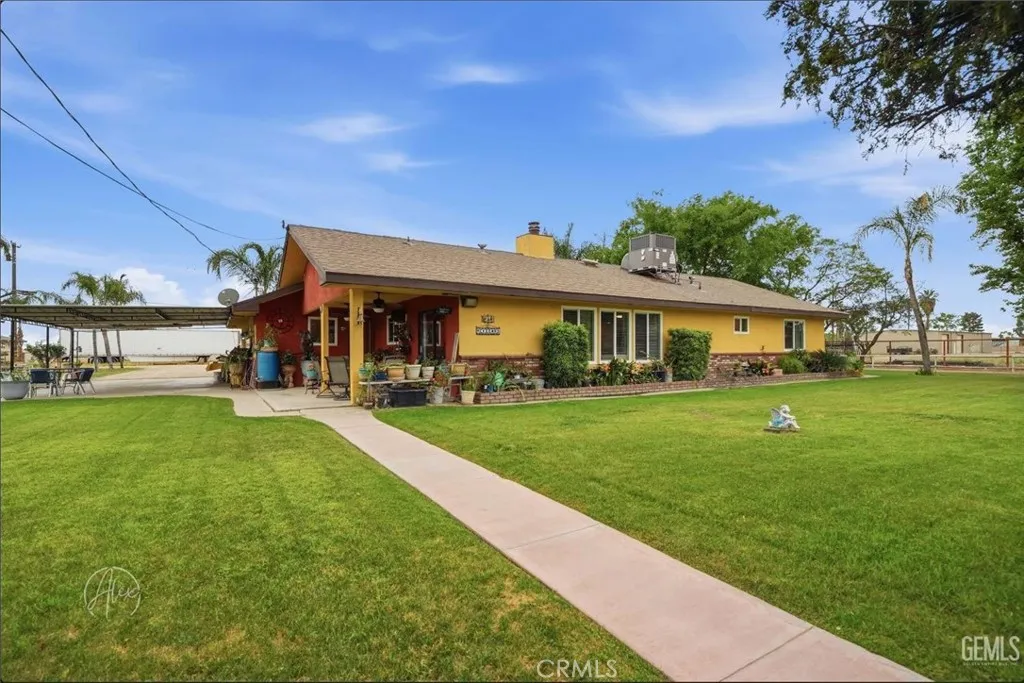 253 E Mckee, Bakersfield, CA 93307 — photo 2
