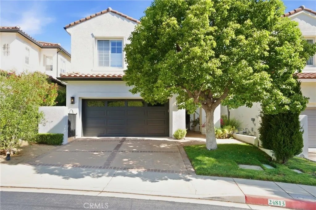 24813 Calle Cedro — photo