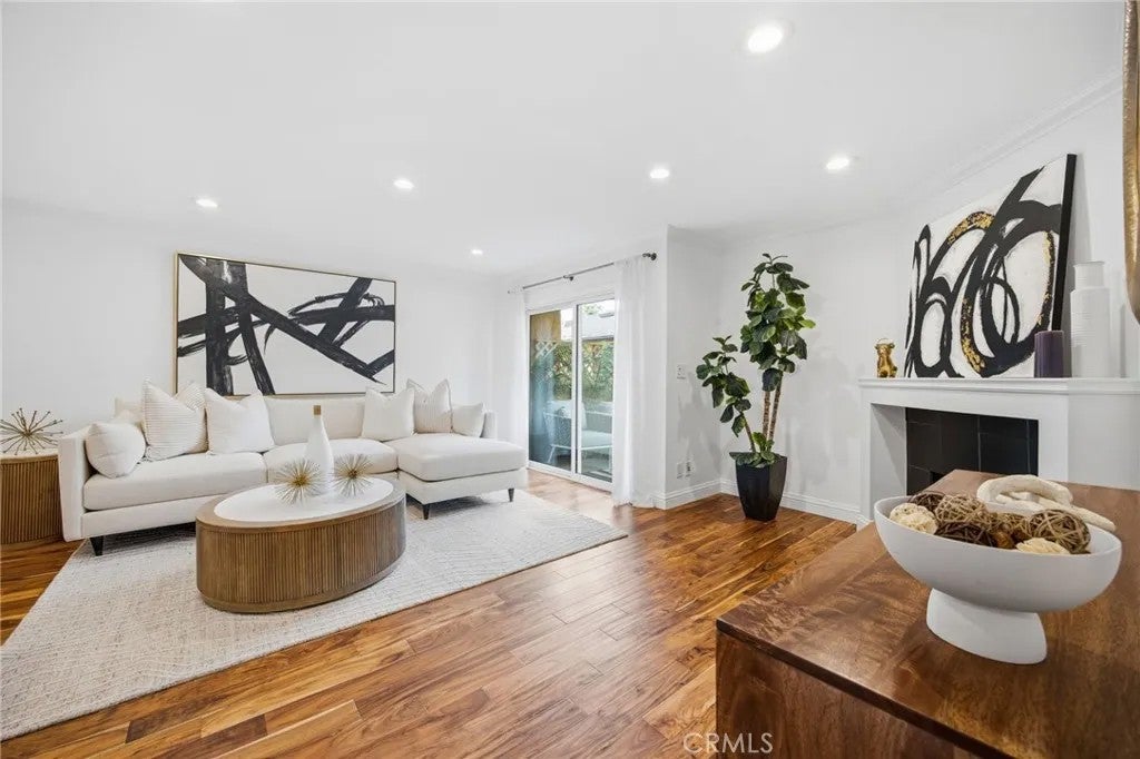 355 S Madison Avenue 224 — photo