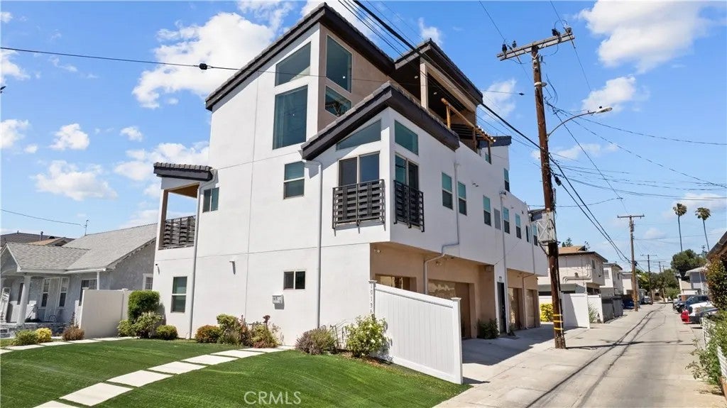 1013 E La Palma — photo