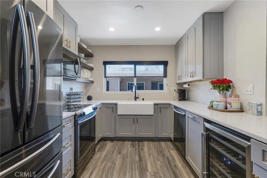 5232 Corteen Pl 17 — photo