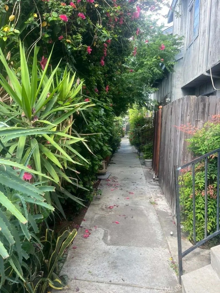 9332 Van Nuys Blvd 56 — photo