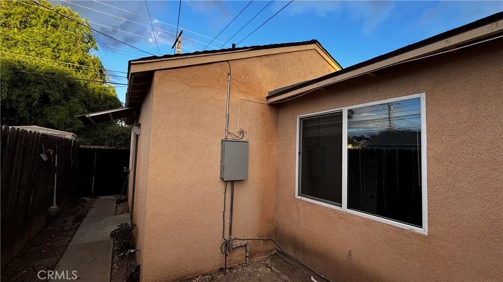 7922 Lindley — photo
