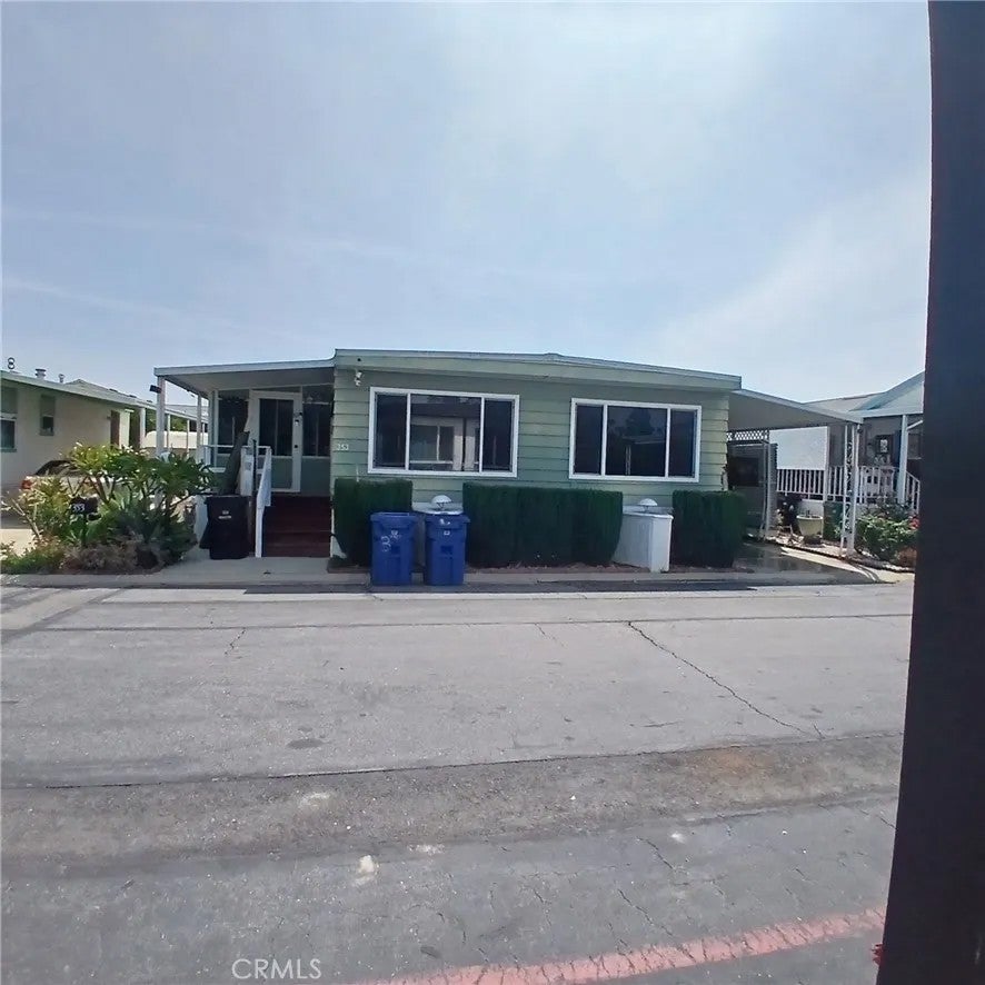 8811 Canoga 353 — photo