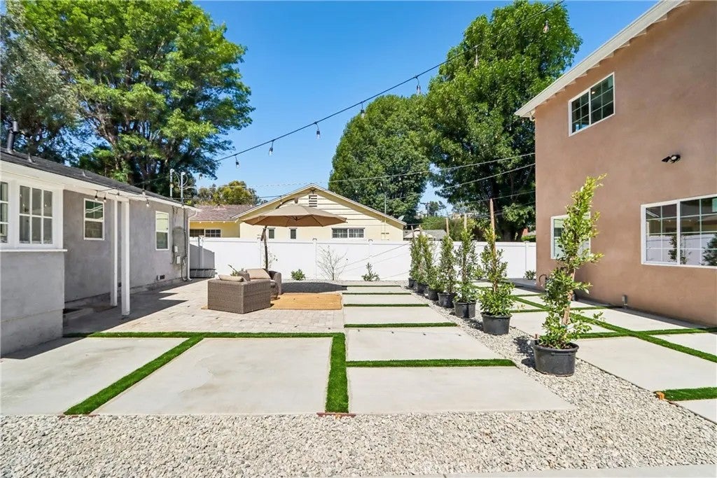 21235 Lopez Street — photo
