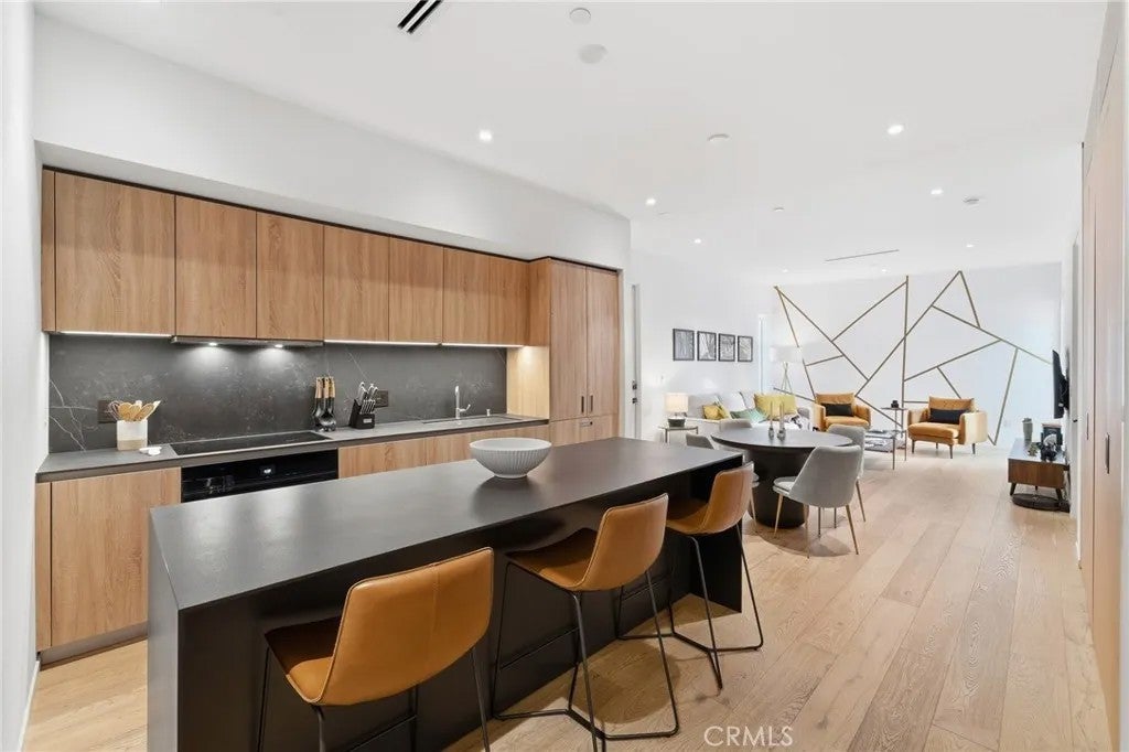 1030 N Kings Road 405 — photo