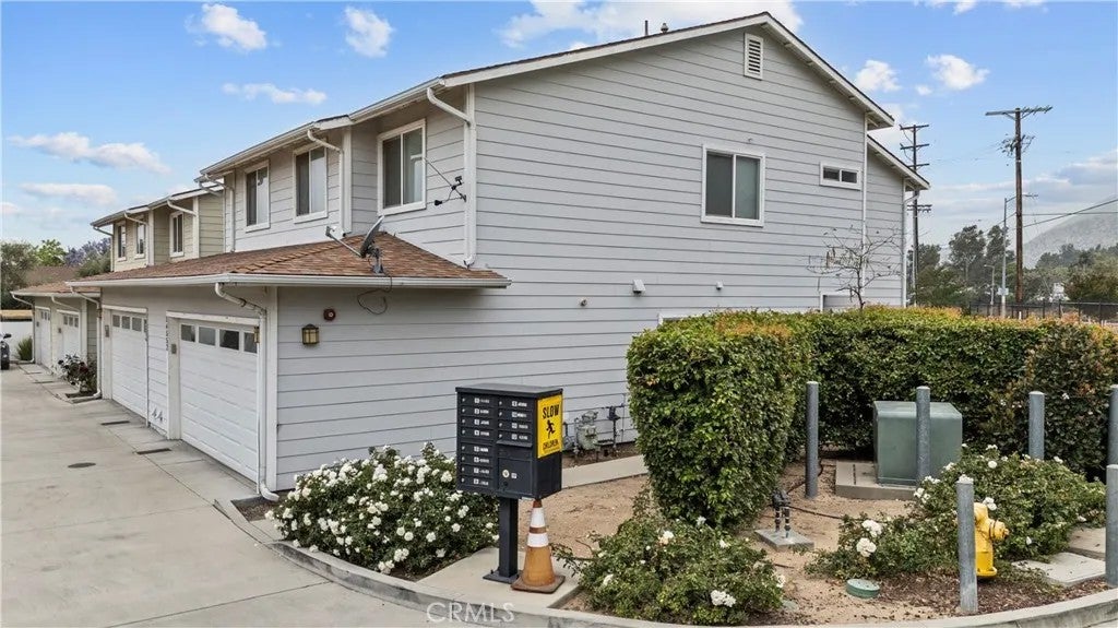 14552 Foothill — photo