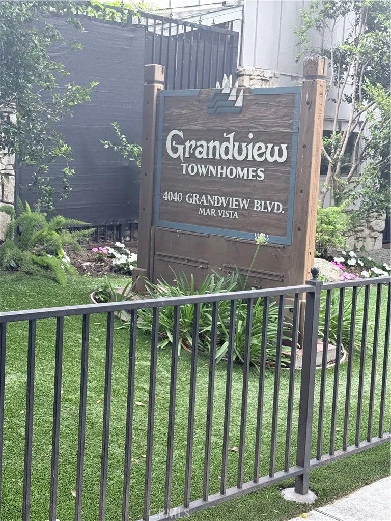 4040 Grand View 65 — photo