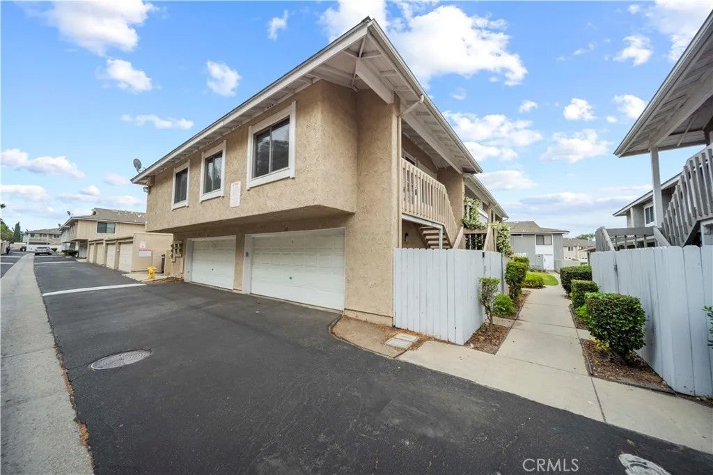 3431 Highwood Court 136 — photo
