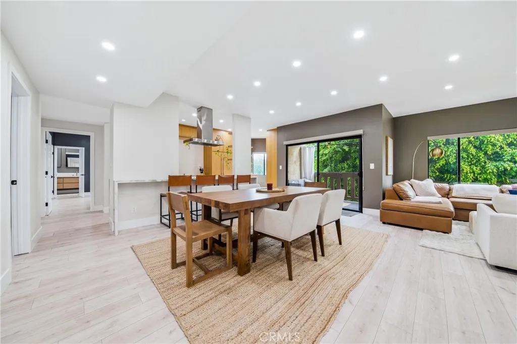 832 Palm Avenue Unit 201 — photo