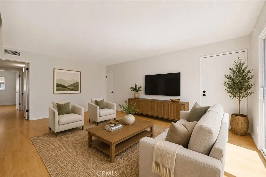 5055 Coldwater Canyon Avenue 105 — photo