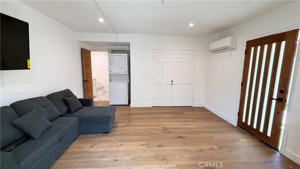 7257 Wilbur Avenue Adu — photo