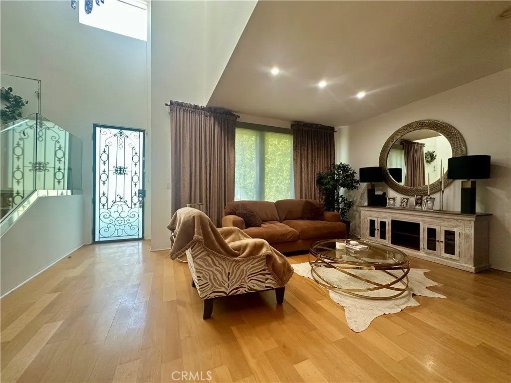 14721 Valley Vista — photo