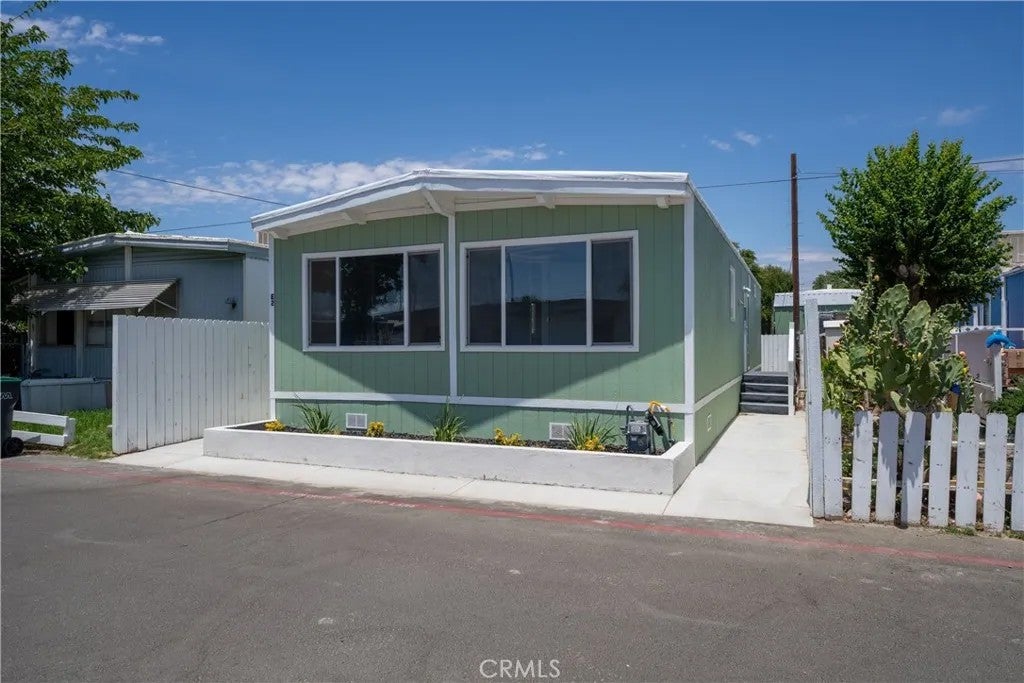 3157 E I E2 — photo