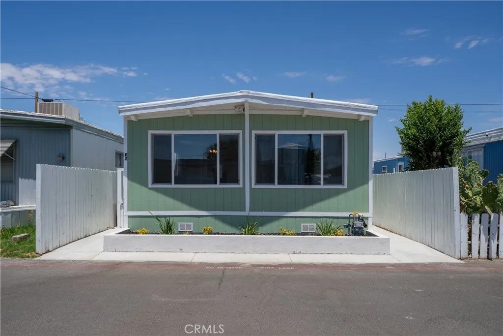 3157 E I #E2, Lancaster, CA 93535 — photo 2
