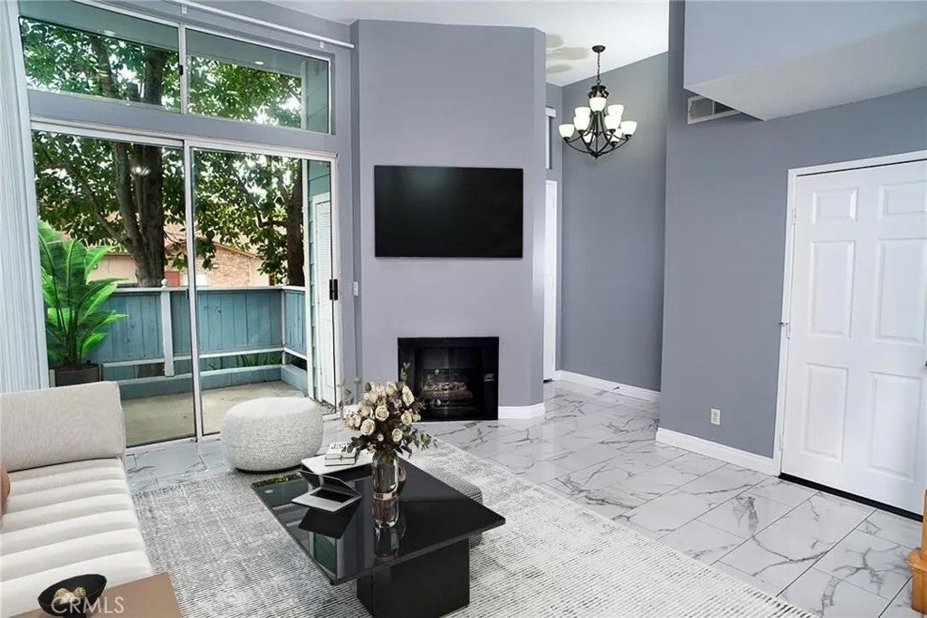 10350 Topanga Canyon Boulevard — photo