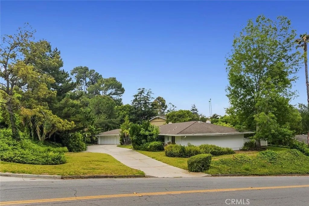 975 Valley Vista Drive — photo