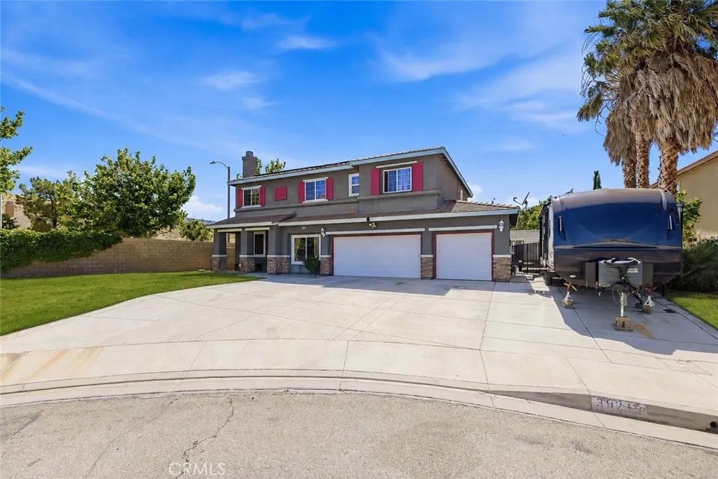 39215 Chantilly — photo