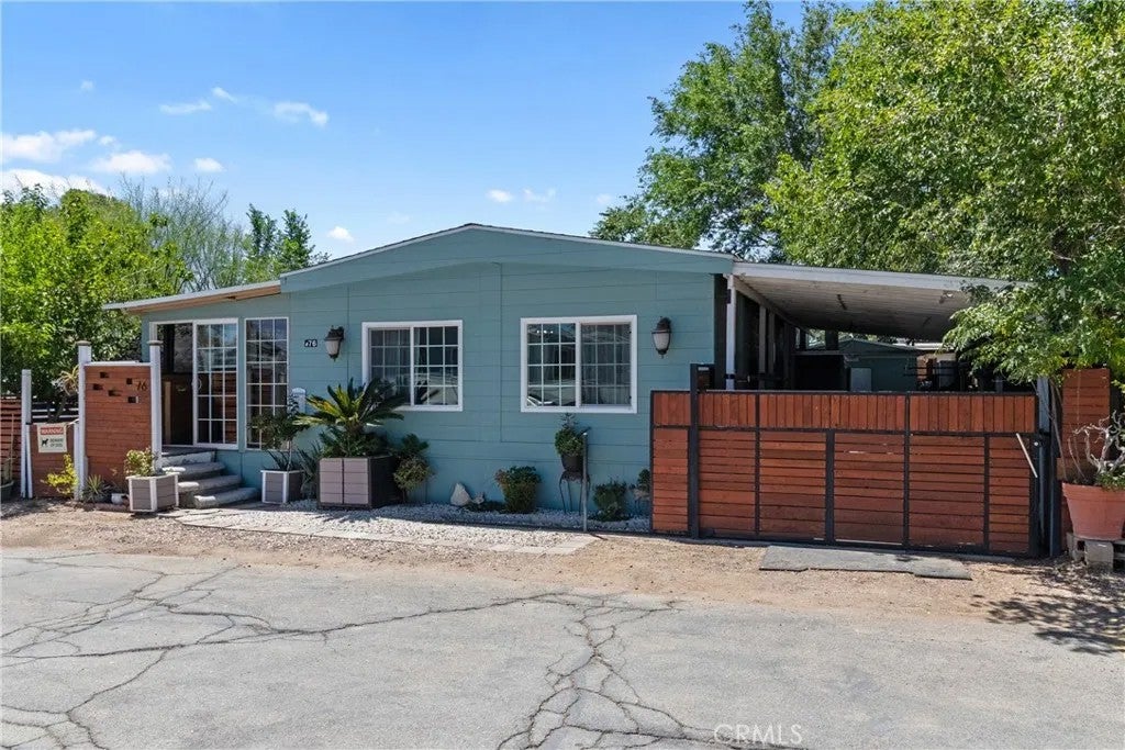 1258 W Rosamond 76 — photo