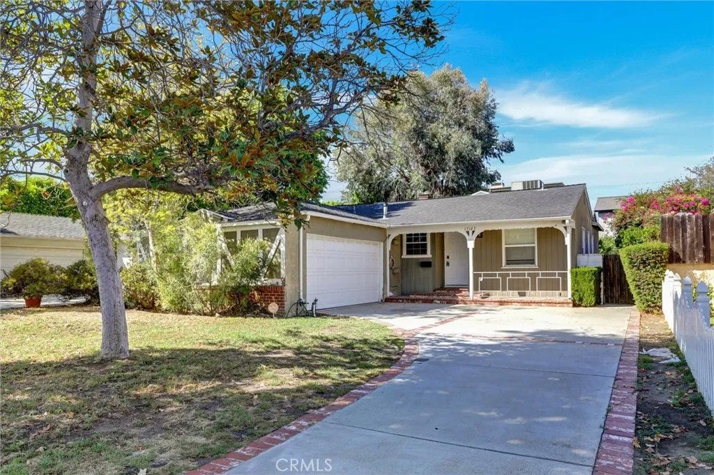 15123 Killion Street — photo
