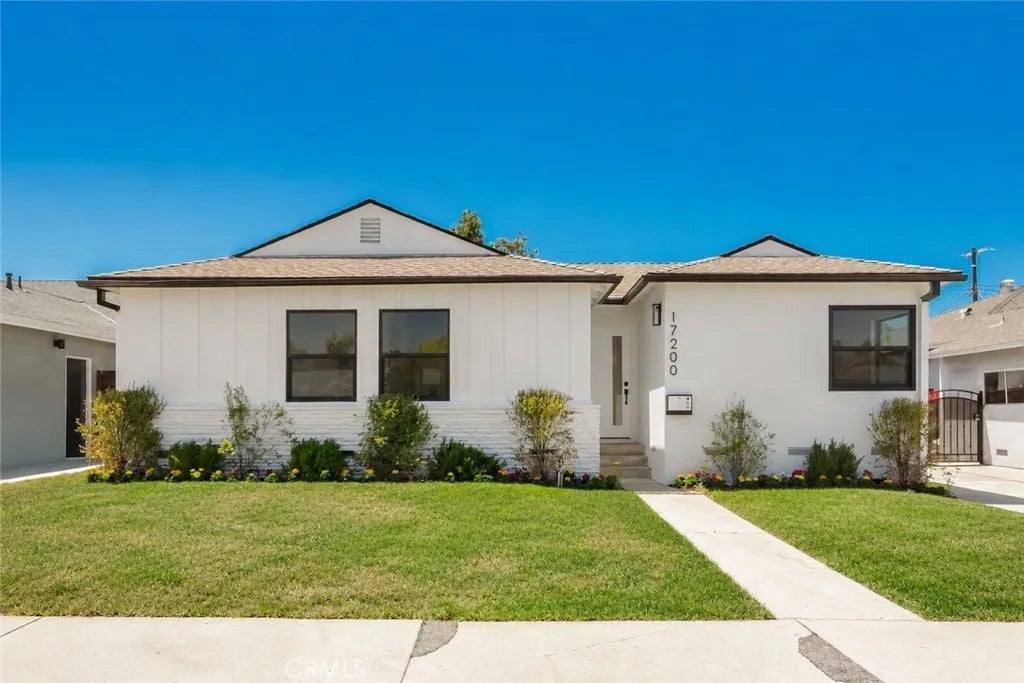 17200 Lanark Street — photo
