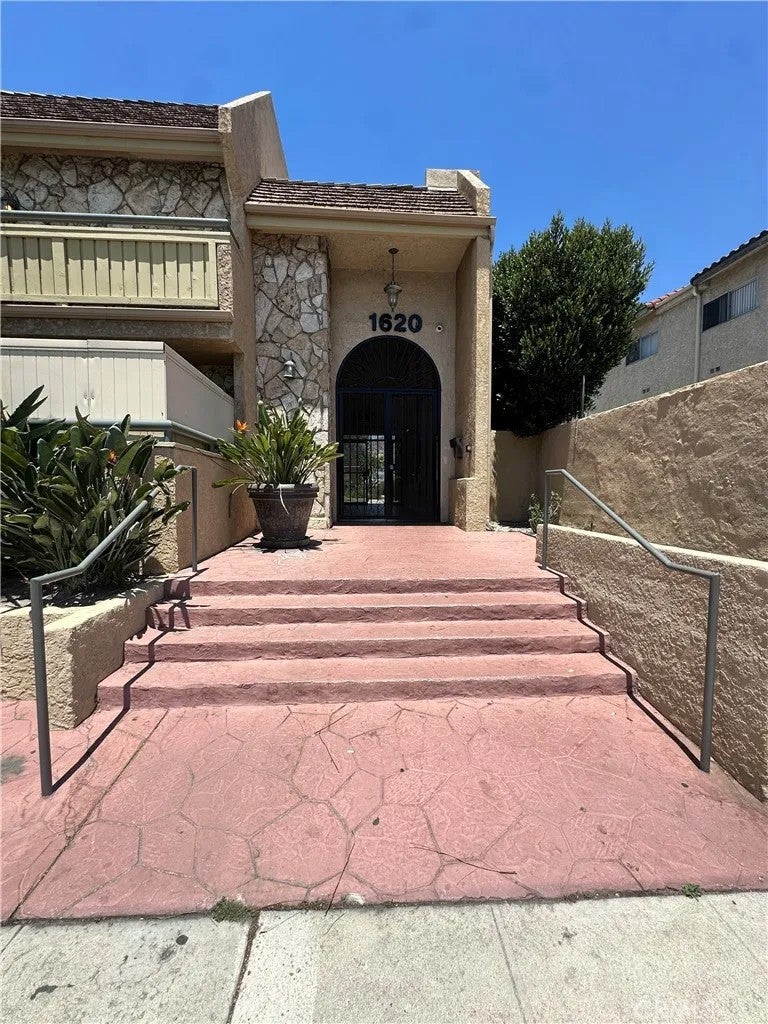 1620 N San Fernando 27 — photo