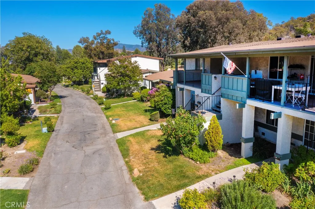 26344 Oak Plain Unit E, Newhall, CA 91321 — photo 2