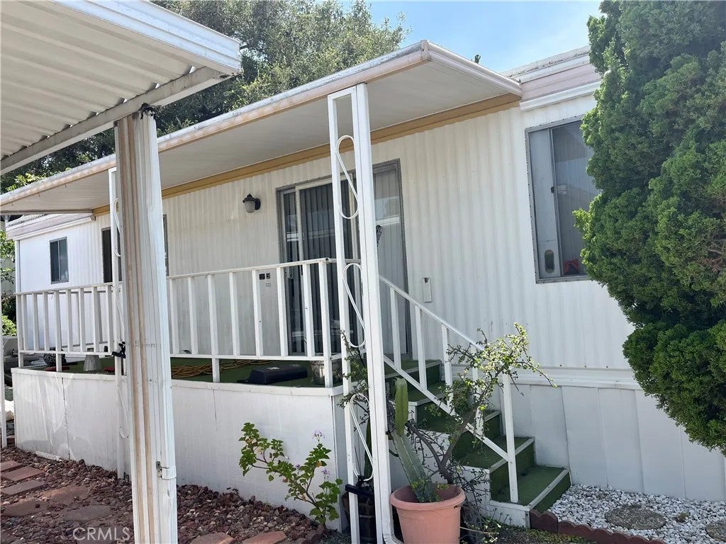 11401 N Topanga 66 — photo
