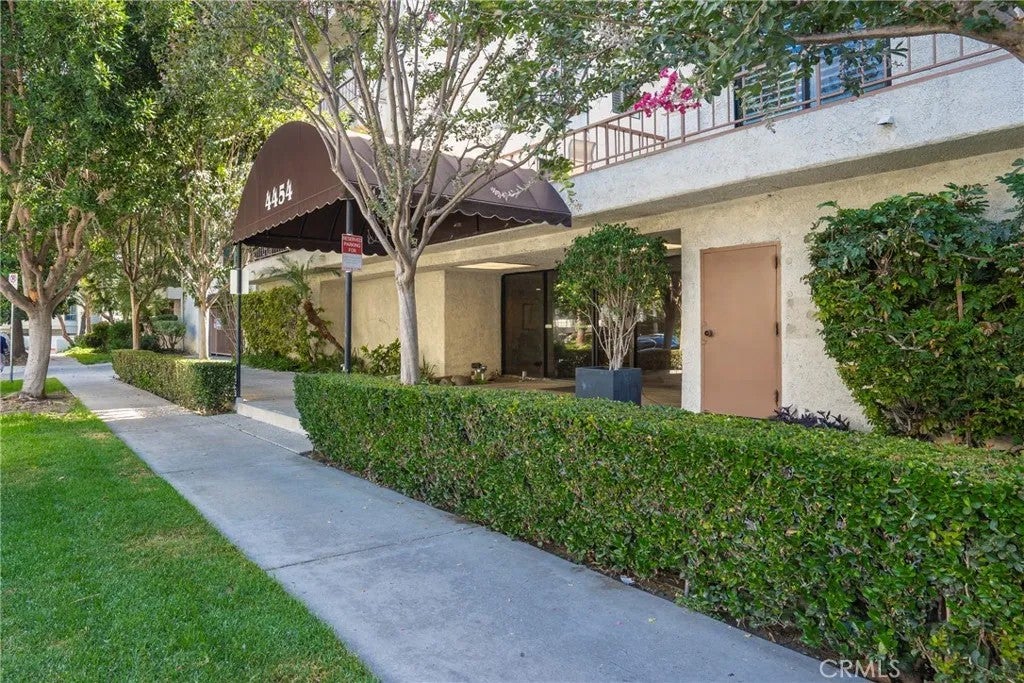 4454 Ventura Canyon 105 — photo