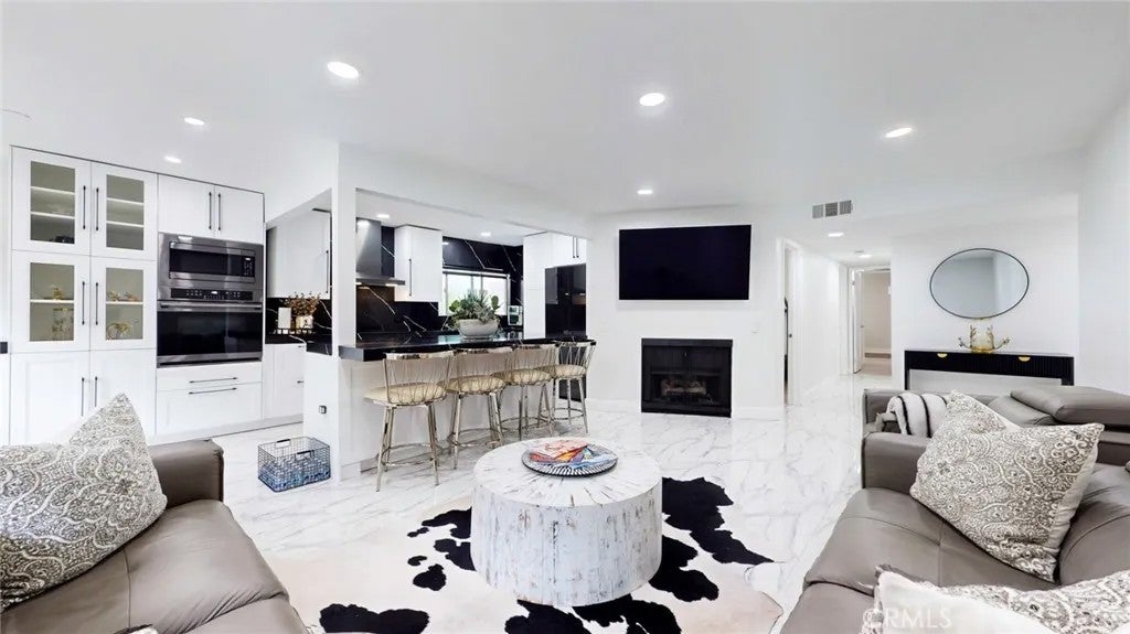 4632 Park Granada 93 — photo