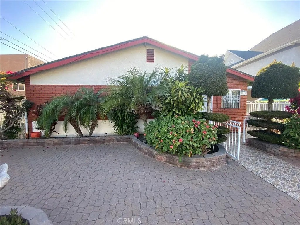3111 Halldale Ave. — photo