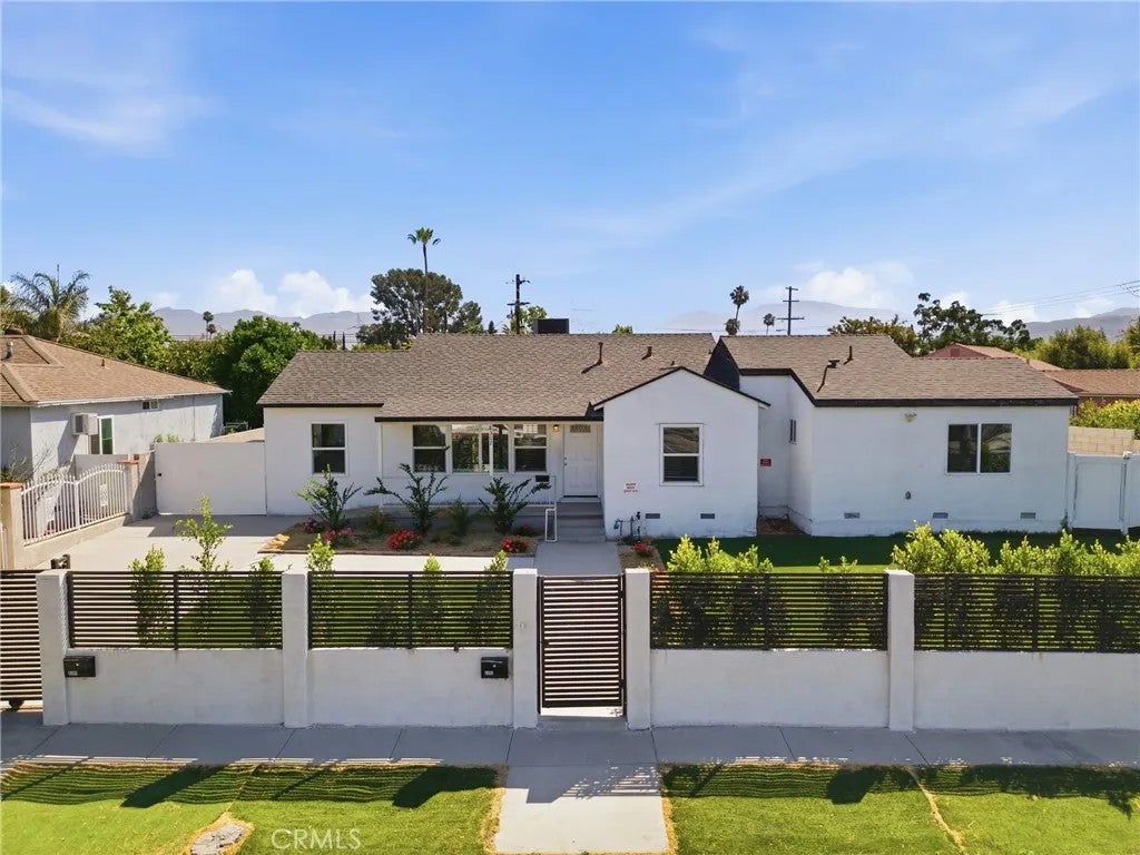 8302 Webb — photo
