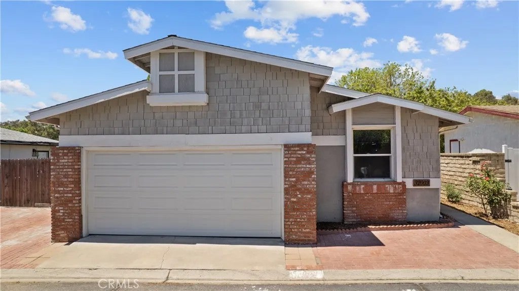 32003 Emerald — photo
