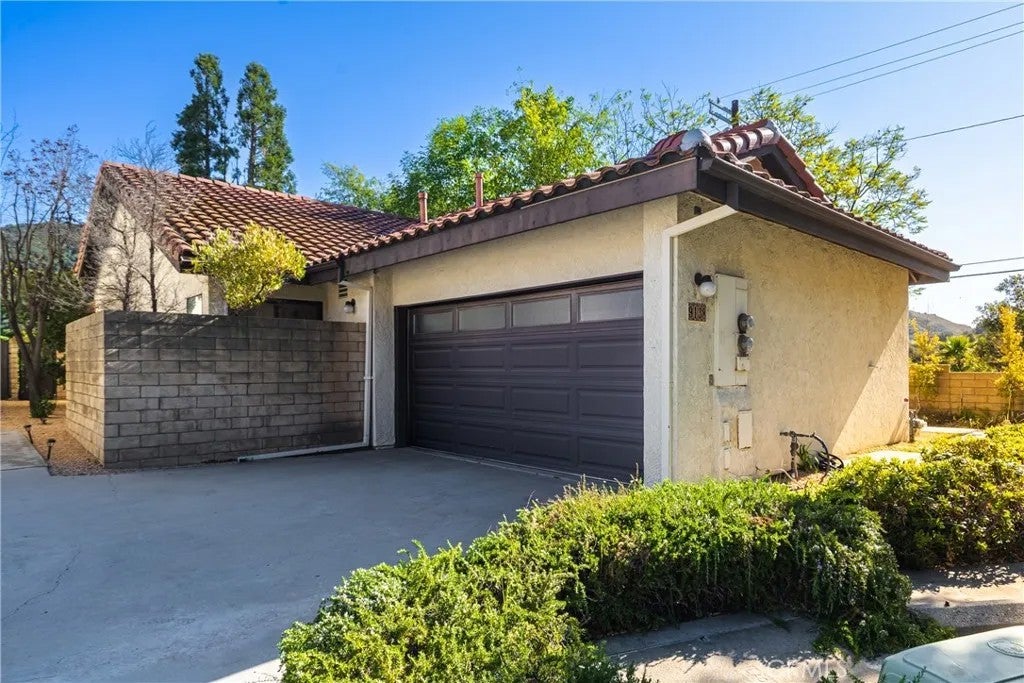 9138 Tujunga Canyon — photo
