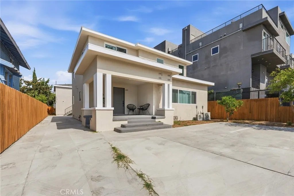 1189 Crehnshaw — photo