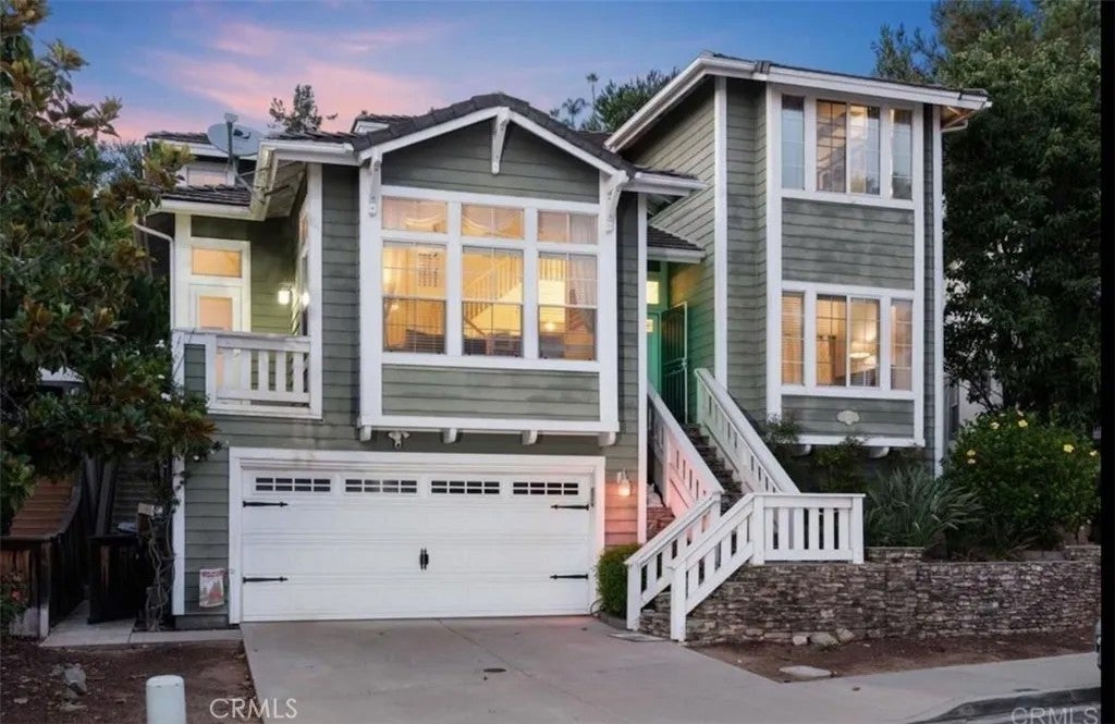 2114 Laura Drive — photo