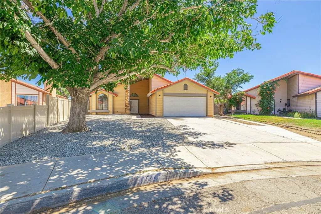 1544 E Norberry, Lancaster, CA 93535 — photo 2