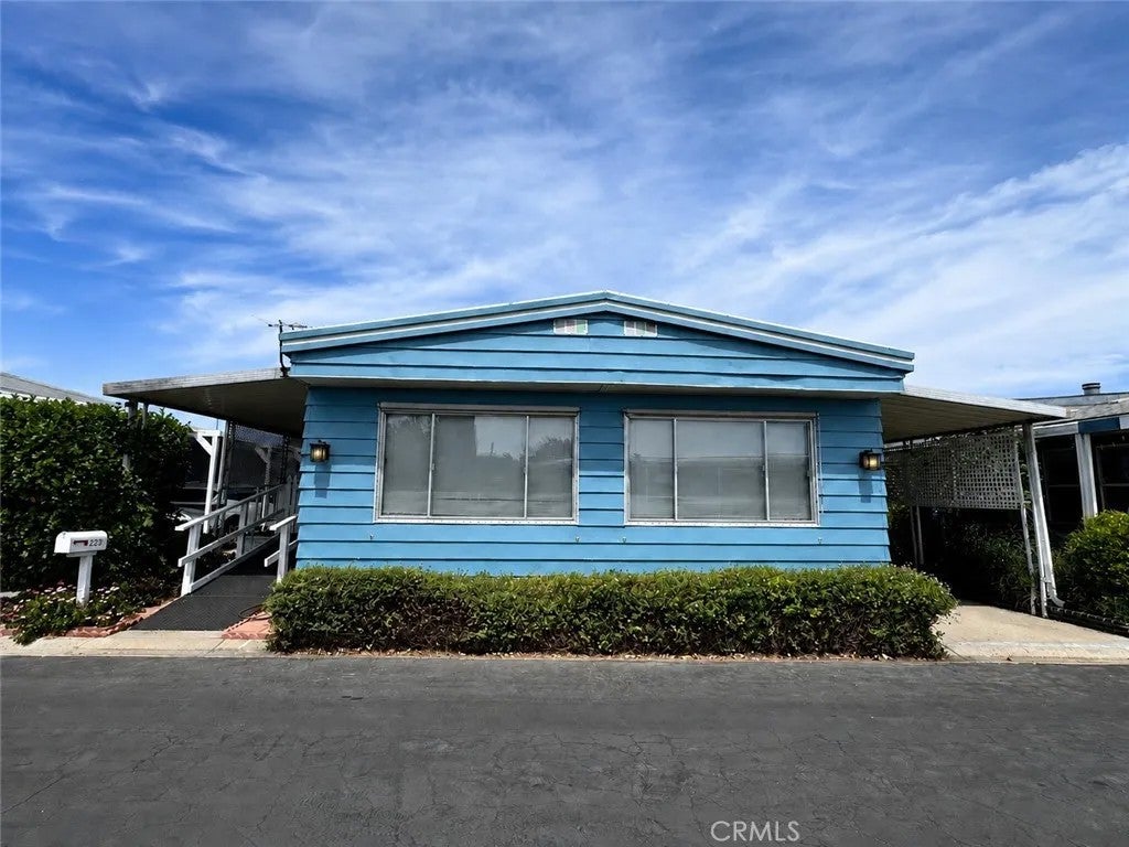 8811 Canoga 223 — photo