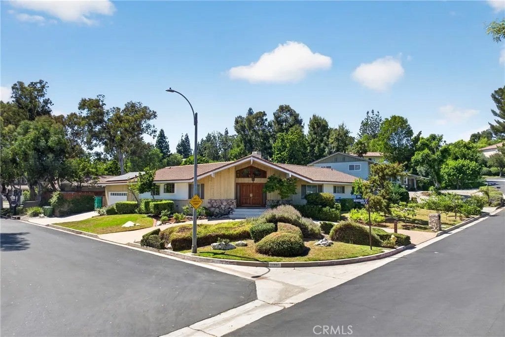 10401 Wystone Avenue — photo