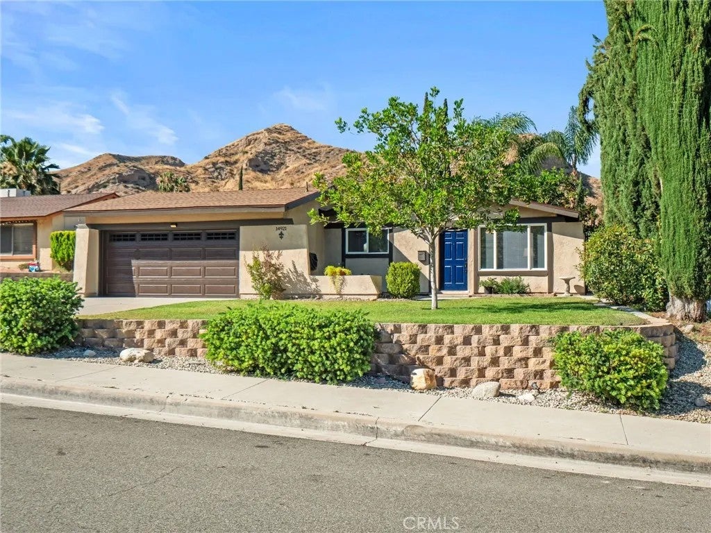 14921 Daffodil Avenue — photo