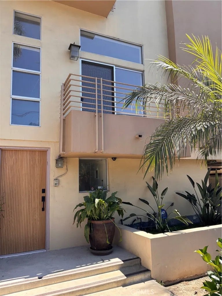 13440 Moorpark Street 101 — photo