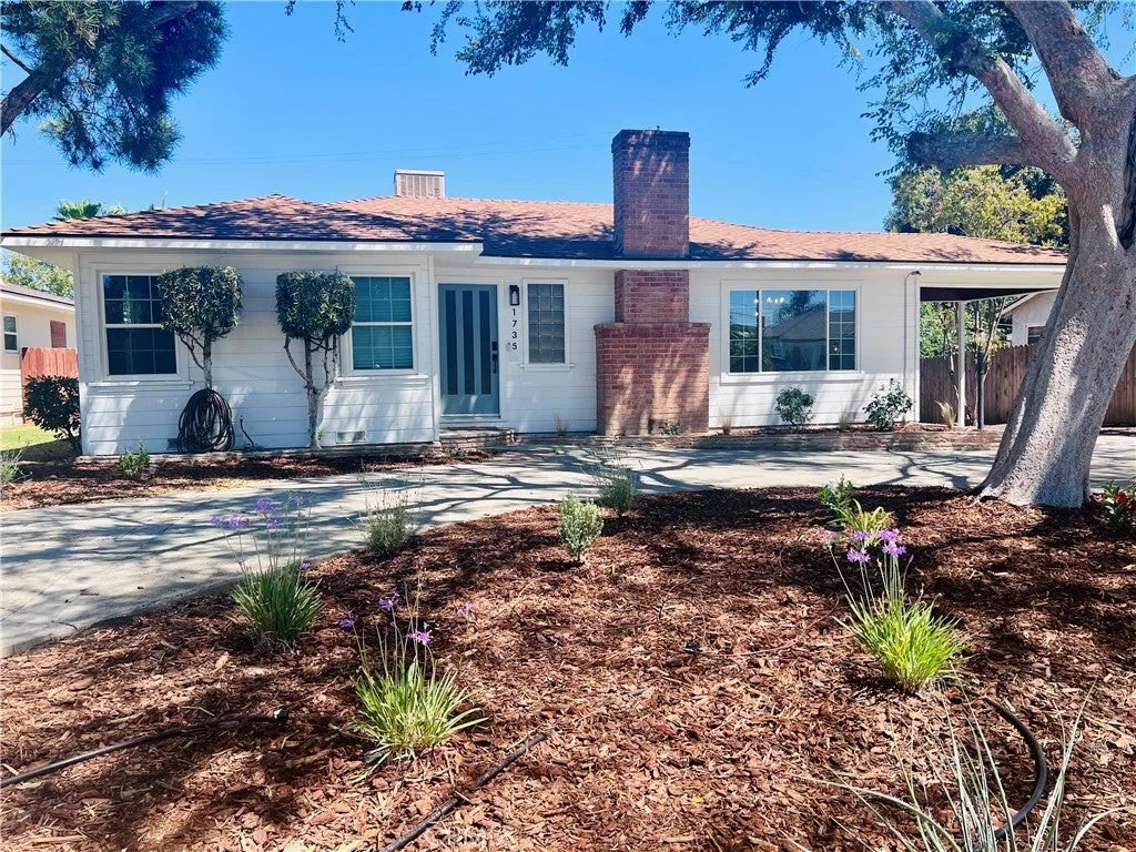 1735 Los Robles Drive — photo