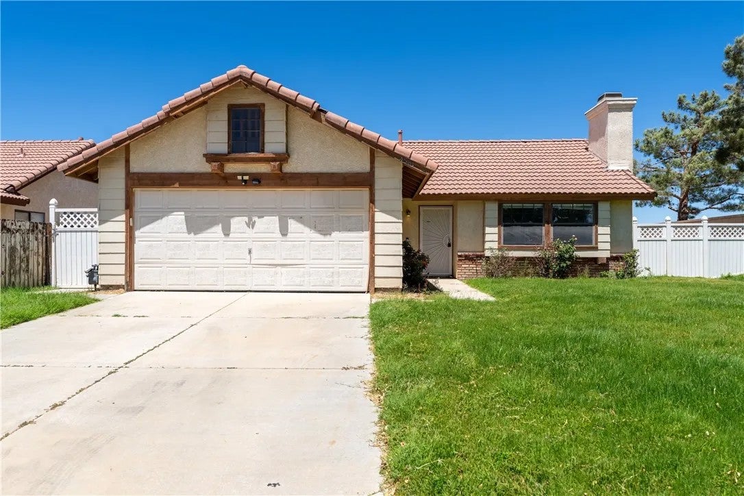 4361 E E Avenue Q11 — photo