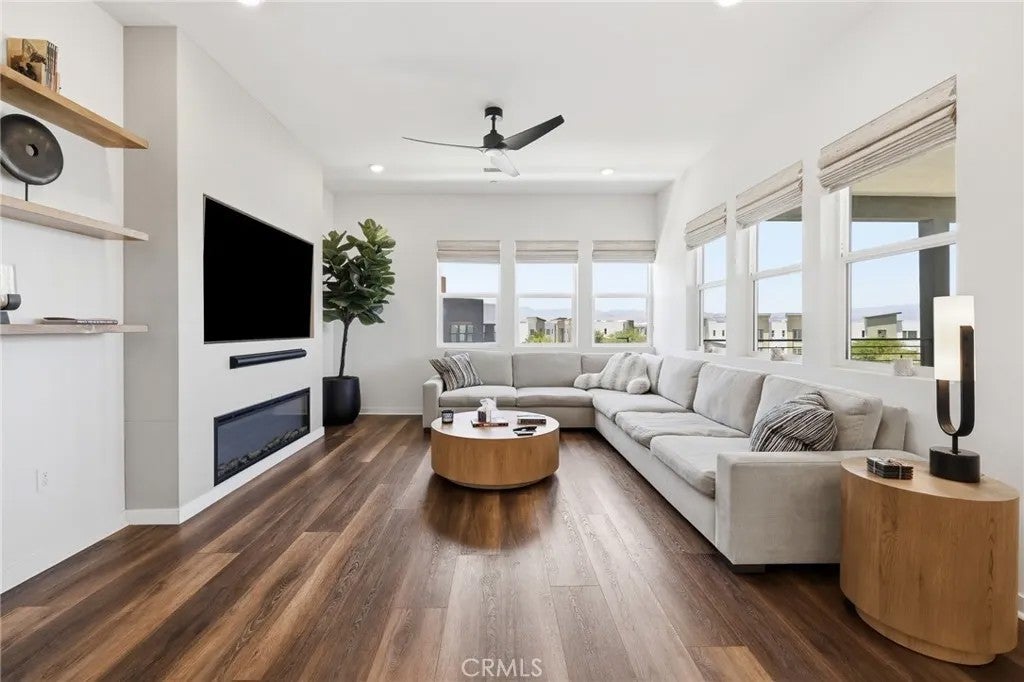 27525 Illumination Court — photo